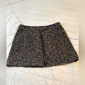 Pants Store Y2K Leopard Print Skirt. Mini. Women Sz: S Front Exposed Zipper.